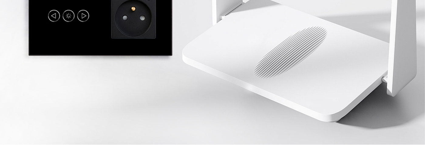BSEED Wifi-s okos fényerő-szabályzó Wifi-s EU konnektorral, üveg előlap